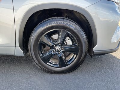 2024 Toyota Highlander — photo 13 view