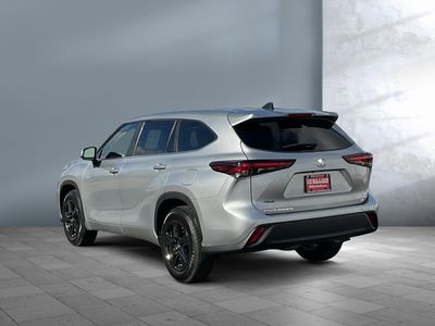 2024 Toyota Highlander — engine compartment view