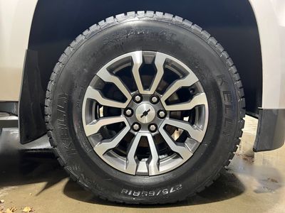 2016 Chevrolet Suburban — photo 9 view