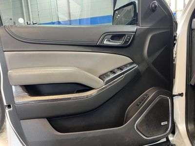 2016 Chevrolet Suburban — photo 10 view