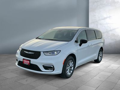 2026 Chrysler Pacifica — front three-quarter view