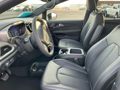 2026 Chrysler Pacifica — photo 11 view