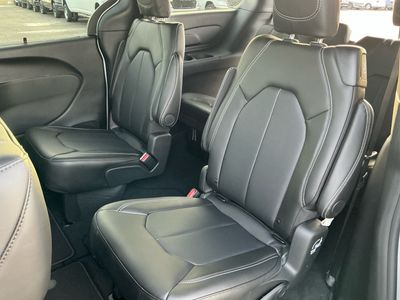 2026 Chrysler Pacifica — photo 12 view