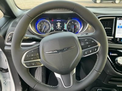 2026 Chrysler Pacifica — photo 10 view