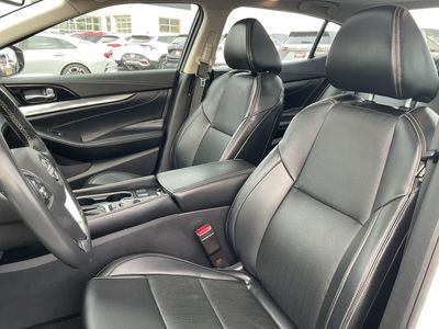 2023 Nissan Maxima — photo 8 view