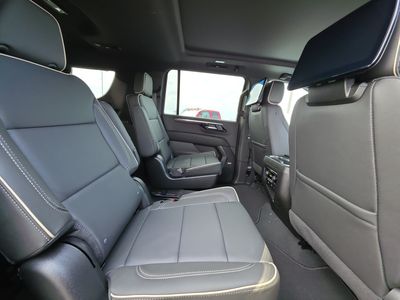 2026 Chevrolet Suburban — photo 7 view
