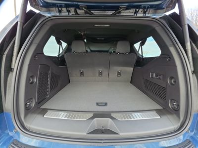 2026 Chevrolet Suburban — photo 9 view