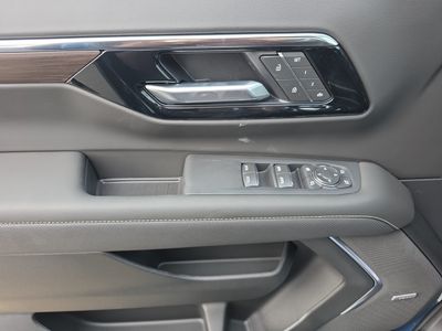 2026 Chevrolet Suburban — photo 10 view