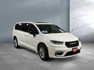 2026 Chrysler Pacifica — side profile view