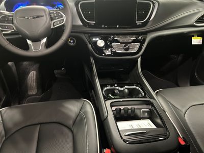 2026 Chrysler Pacifica — photo 15 view