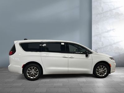 2026 Chrysler Pacifica — detail view