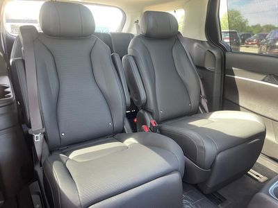2026 Kia Carnival — photo 12 view