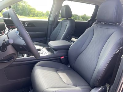 2026 Kia Carnival — photo 9 view
