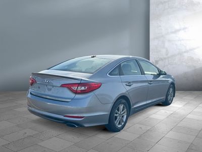 2015 Hyundai Sonata — detail view
