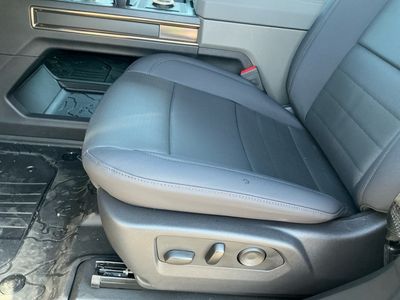 2025 GMC HUMMER EV Pickup — photo 13 view
