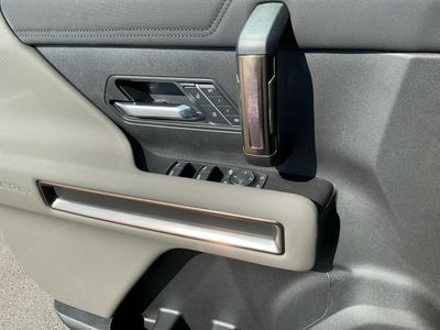 2025 GMC HUMMER EV Pickup — photo 10 view