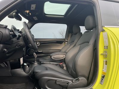 2024 MINI Hardtop 2 Door — photo 12 view