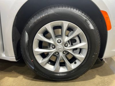 2026 Chrysler Pacifica - Photo 11