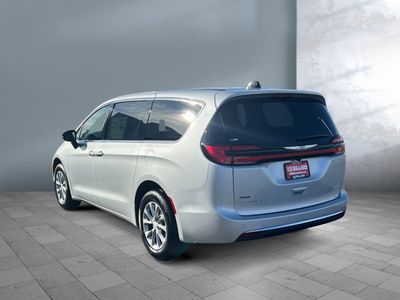 2026 Chrysler Pacifica - Photo 3