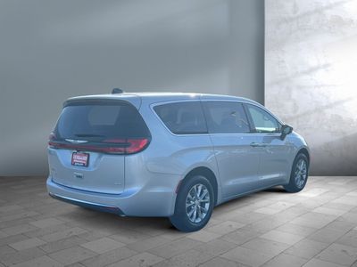 2026 Chrysler Pacifica - Photo 4