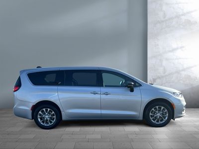 2026 Chrysler Pacifica - Photo 7