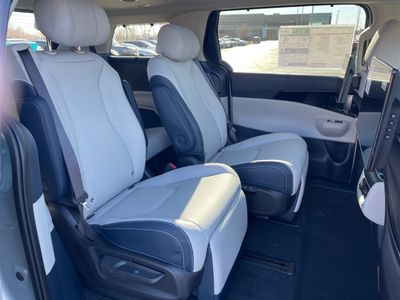2026 Kia Carnival Hybrid - Photo 12