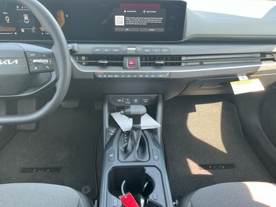 2025 Kia K4 - Photo 9