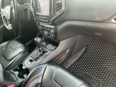 2020 Jeep Cherokee — photo 11 view