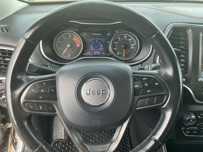 2020 Jeep Cherokee — photo 10 view