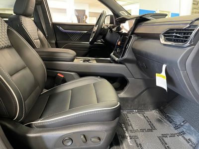 2025 GMC Acadia — photo 9 view