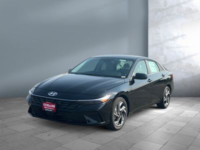 2025 Hyundai Elantra - Photo 2
