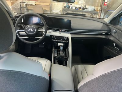2025 Hyundai Elantra - Photo 11
