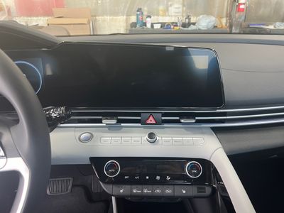 2025 Hyundai Elantra - Photo 12
