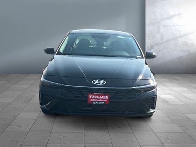 2025 Hyundai Elantra - Photo 4