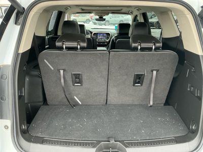 2023 GMC Acadia — photo 11 view