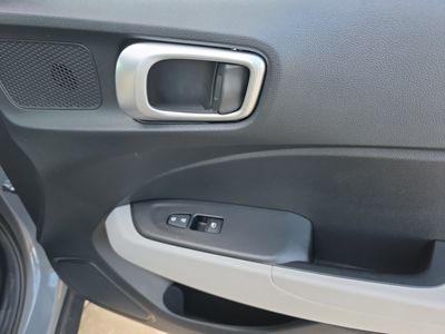 2023 Hyundai Venue — photo 11 view