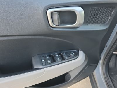 2023 Hyundai Venue — photo 12 view