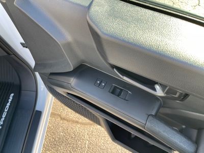 2025 Toyota Tacoma — photo 7 view