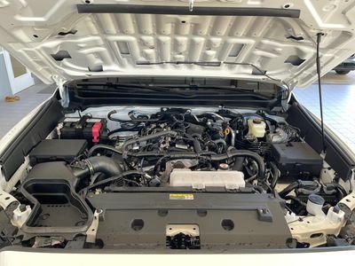 2025 Toyota Tacoma — photo 8 view