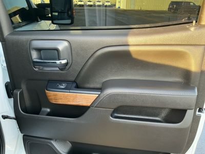 2017 Chevrolet Silverado 3500HD - Photo 9