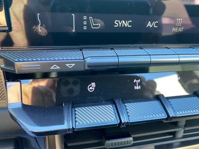 2024 GMC HUMMER EV SUV — photo 15 view