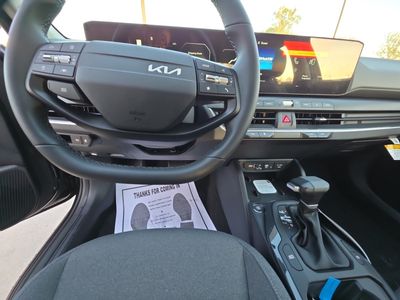 2025 Kia K4 - Photo 9