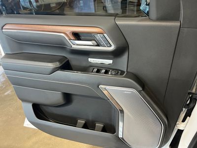 2023 GMC Sierra 1500 — photo 12 view