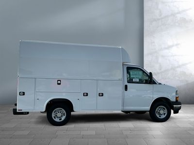 2025 Chevrolet Express Commercial Cutaway — photo 7 view