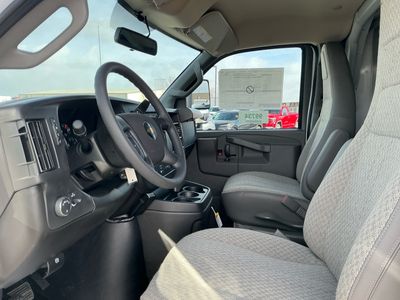 2025 Chevrolet Express Commercial Cutaway — photo 10 view