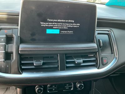 2023 Chevrolet Suburban — photo 11 view