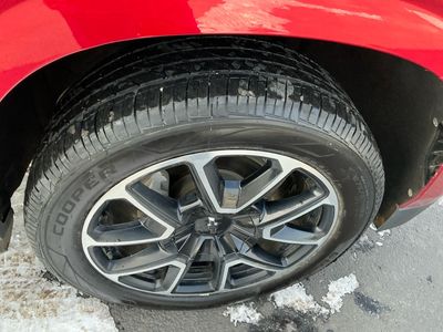 2023 Chevrolet Suburban — photo 13 view