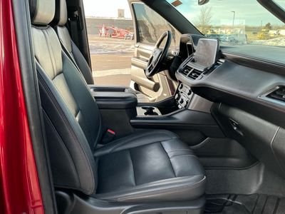 2023 Chevrolet Suburban — photo 10 view