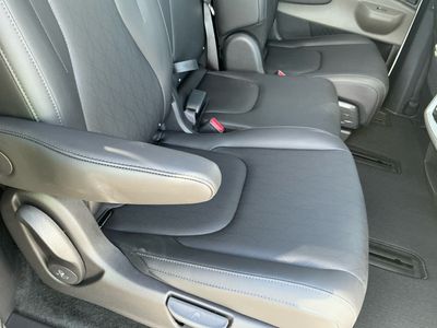 2026 Kia Carnival Hybrid — photo 11 view