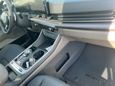 2026 Kia Carnival Hybrid — photo 9 view